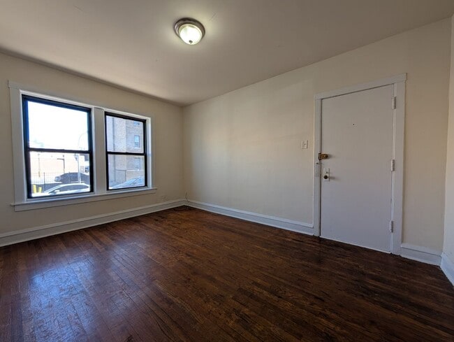 Building Photo - 2700 N Spaulding Ave