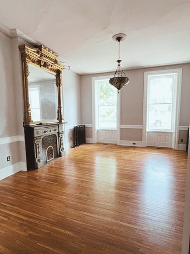 Building Photo - 327 E Market St Unit #1