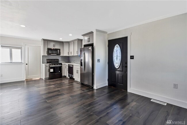 Photo - 2100 NE 6th Pl