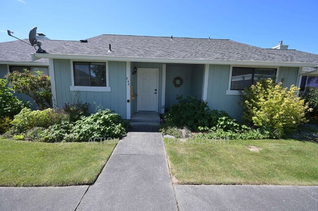 Building Photo - 2 bed 1.5 bath in 55+ community: water, sewer, garbage included!