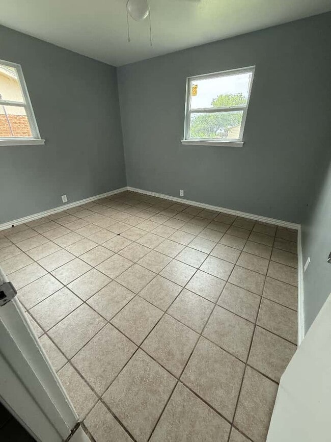 Photo - 2808 Park View Dr