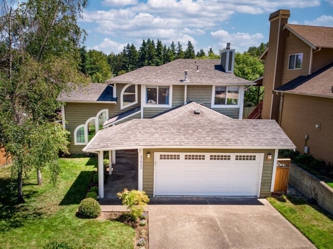 Building Photo - Welcome home to this charming two story in...