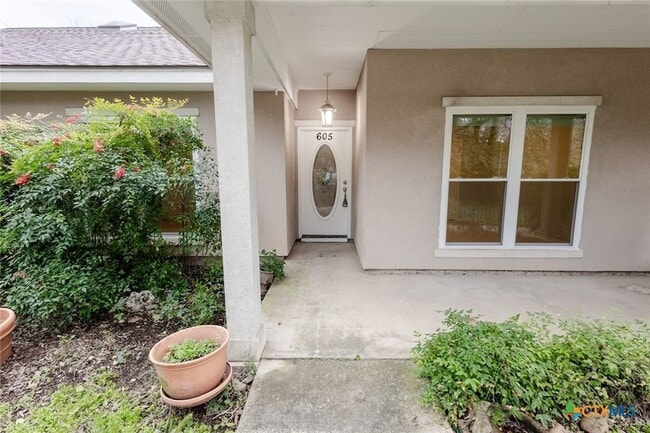 Building Photo - 605 Burleson St