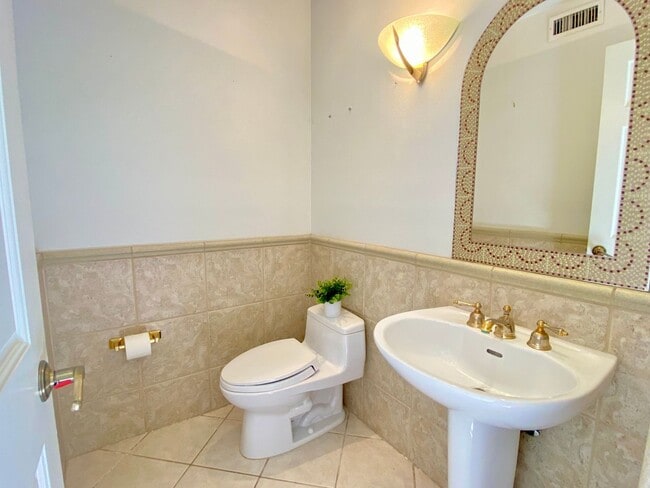 Photo - 3-Bedroom Townhome in Prime Calabasas Location
