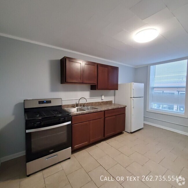 Building Photo - Freshly Updated 1 Bed 1 Bath Apartment in ... Unit 2