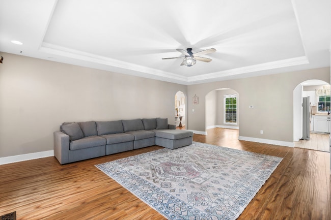 Photo - 305 Lake Dr