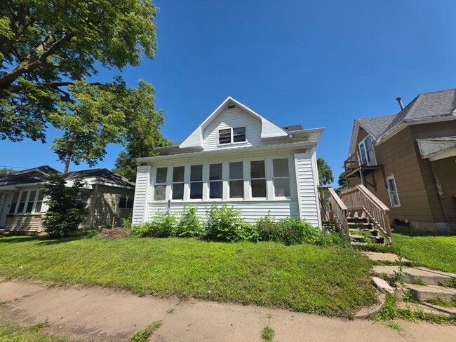 Photo - 110 1st St NW
