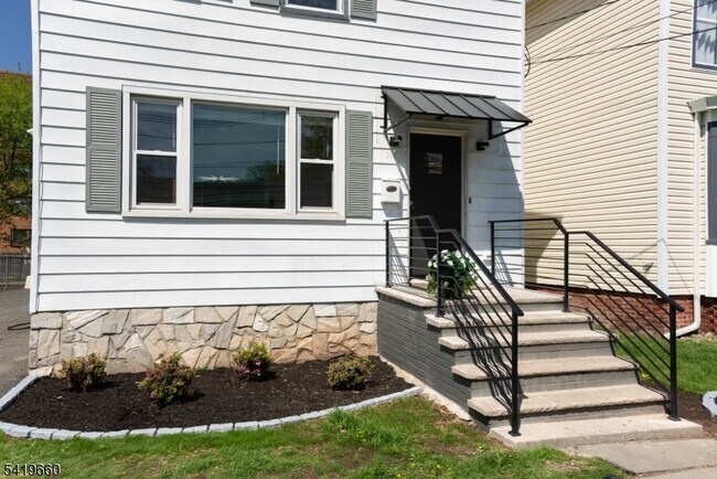 Photo - 108 Thomas St