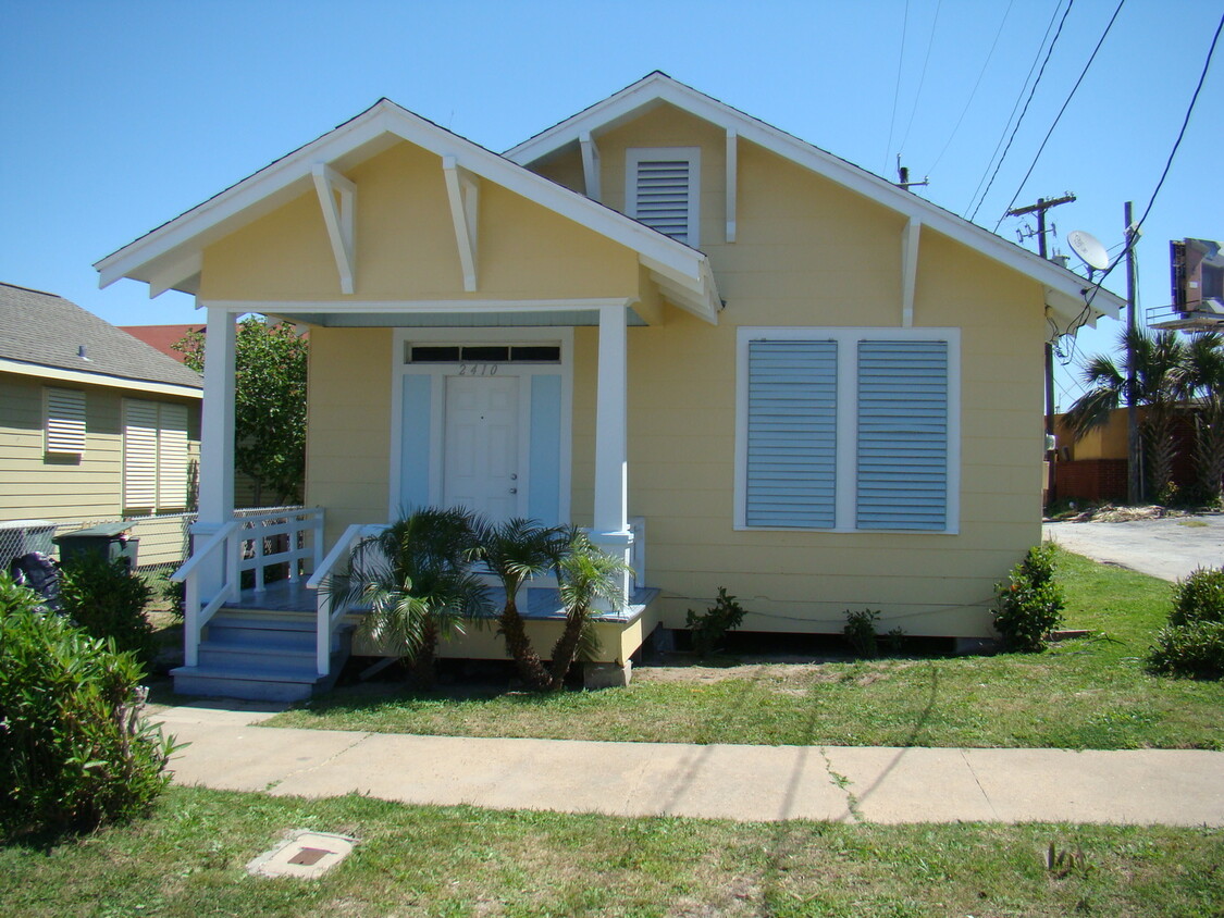 1/2 Block to the Beach - 1/2 Block to the Beach