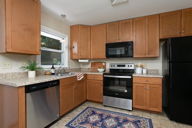 Photo - Spacious 1 Bedroom Duplex close to UNC Cam...