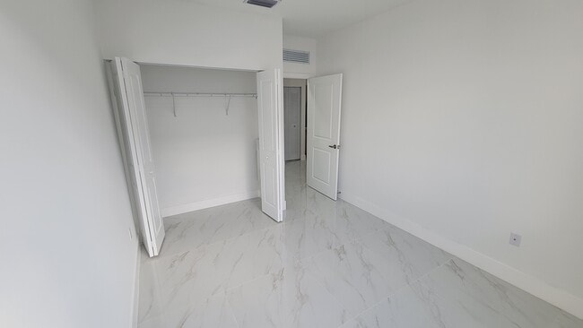 Photo - 1380 W 30th St Unit B5