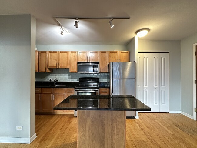 Photo - 4180 N Marine Dr Unit 8061