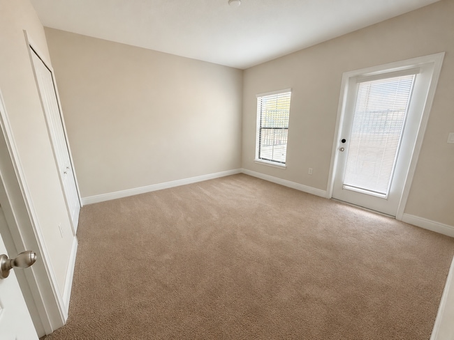 Photo - Charming 2-Bed Townhouse with Granite Elegance in Haines City – Spacious 1,464 Sq. Ft. Retreat!