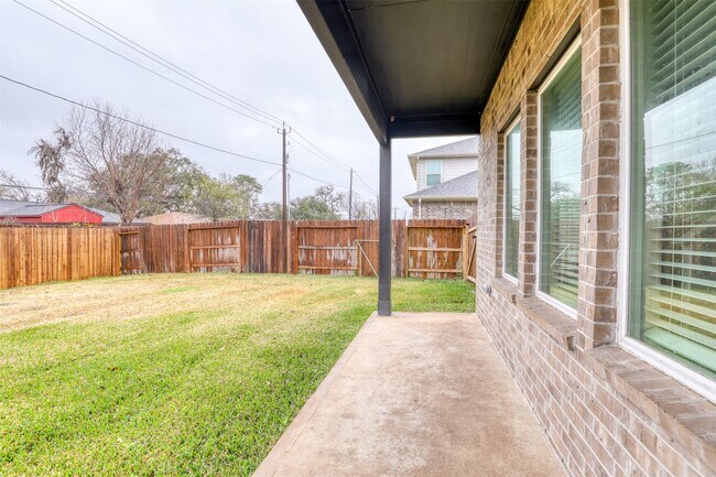 Building Photo - 420 Magnolia Ln