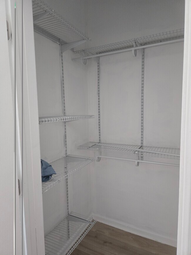 Photo - 7055 N Clark St Unidad 2