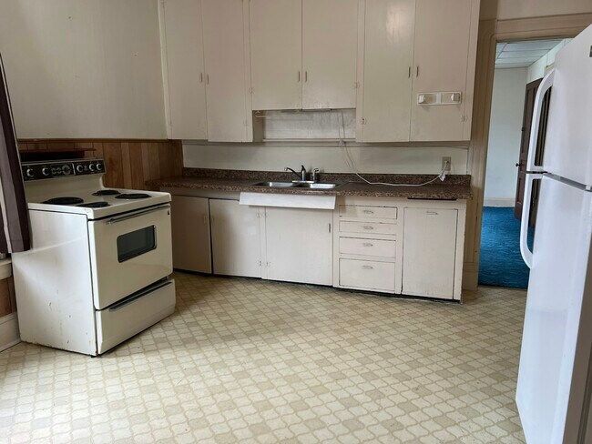 218 E Erie St Unit 3