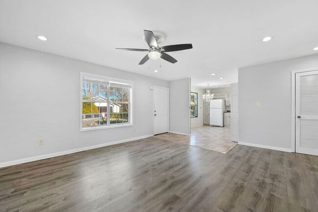 Photo - 4758 Pebble Trce