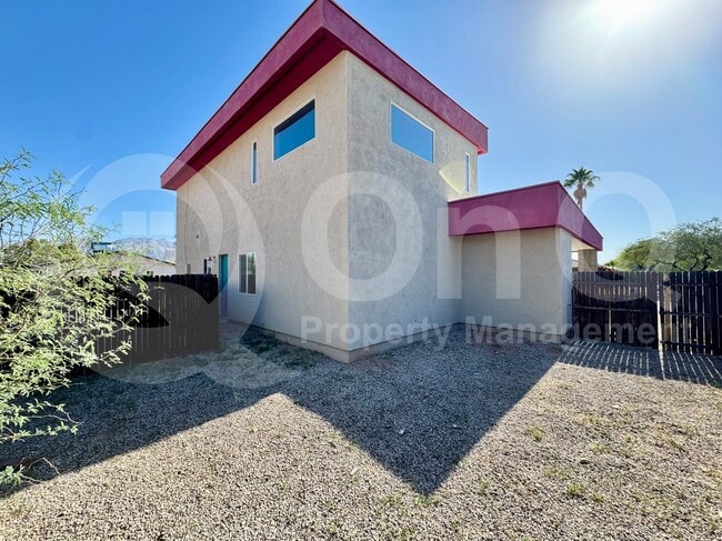 Building Photo - 2449 N Goyette Ave Rental
