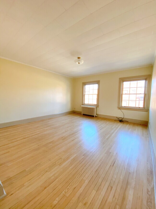 Photo - 118 N George St Apartments Unit 3