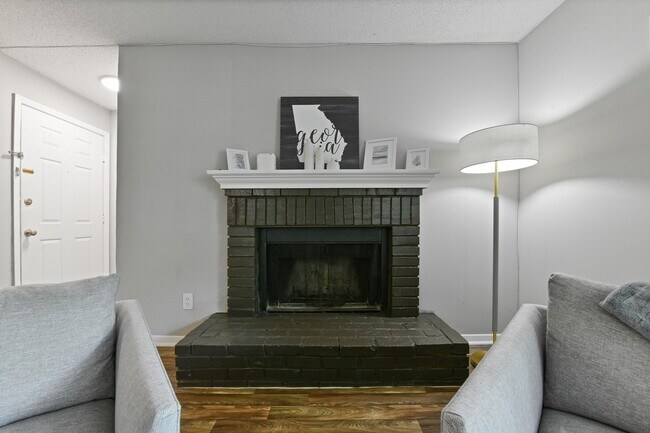 Photo - Waldan Pond Apartments