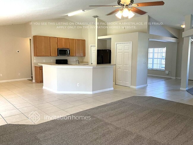 Photo - 686 Ballon Terrace SE