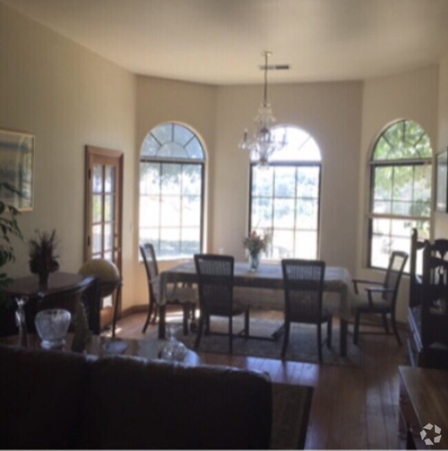 Building Photo - 8622 Valley Flores Dr Rental