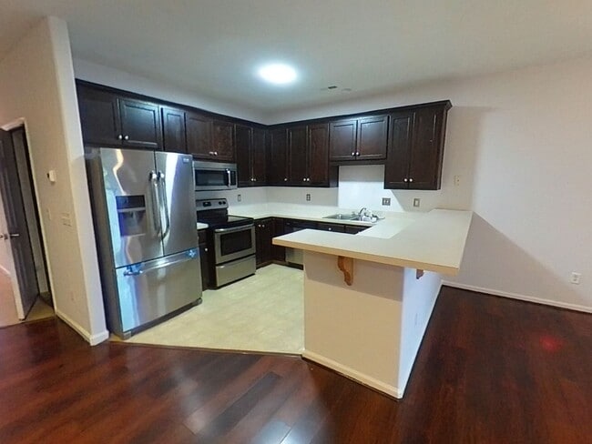 Photo - 3 Bedrooms, 2.5 Bathrooms Waterfront Townhouse