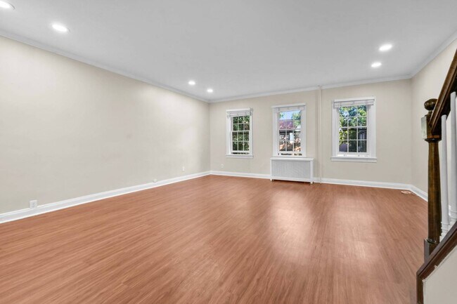 Photo - 101-11 Ascan Ave