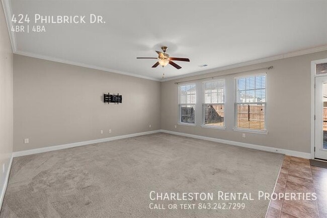 Photo - 424 Philbrick Dr