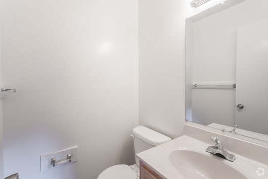 2BR.1.5BA,- 807SF