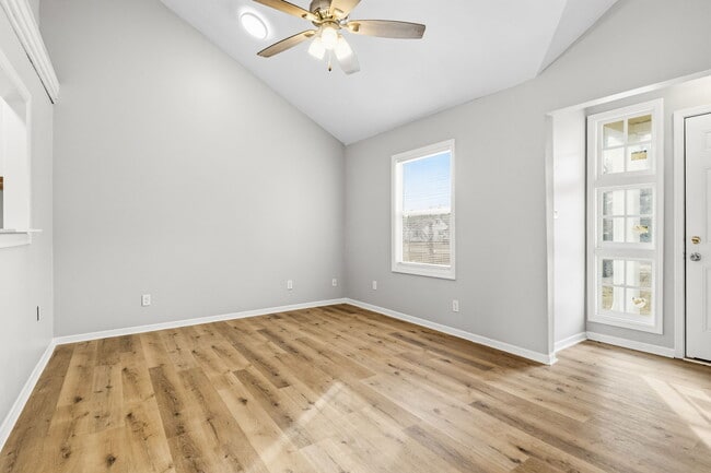 Photo - 522 W Vinyard St