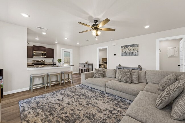 Photo - 401 Boxelder Dr