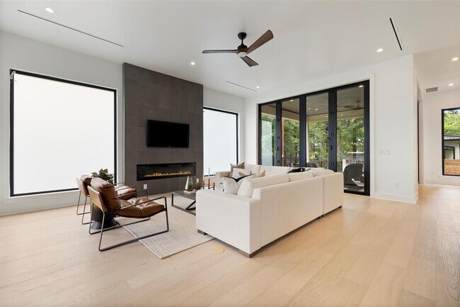 Photo - 2504 Bluffview Dr