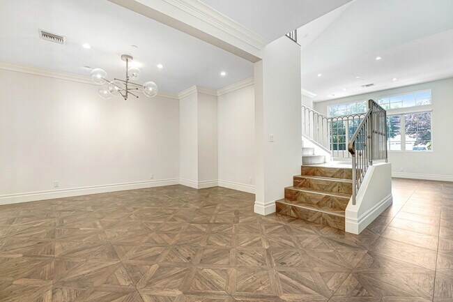 Photo - 1714 W Oak St
