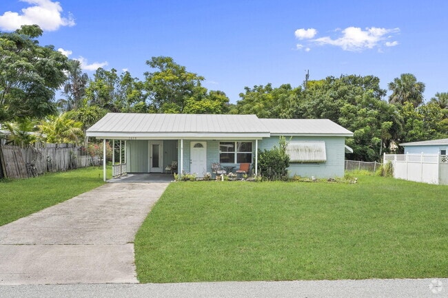 Building Photo - 1658 NE Sunview Terrace Rental