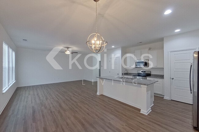 Photo - 103 English Oak Ln