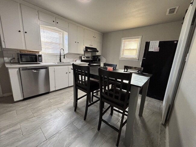 Photo - 114 Holly St