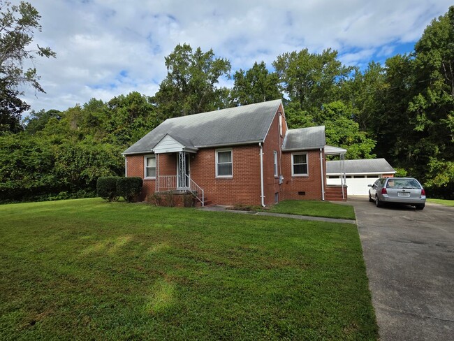 Building Photo - Cute Ranch Ready For New Tenants! Rental