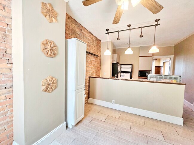 Photo - 1793 Beacon St Unidad 5