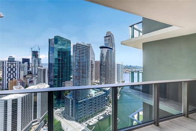 Photo - 77 SE 5th St Unidad 77 5th Street # 4202