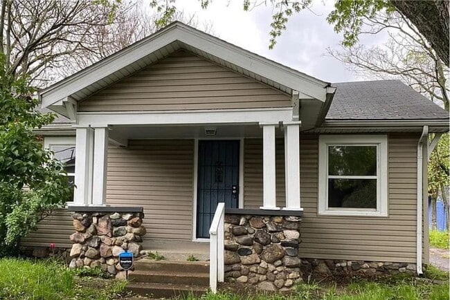 Building Photo - 2624 E 17th St