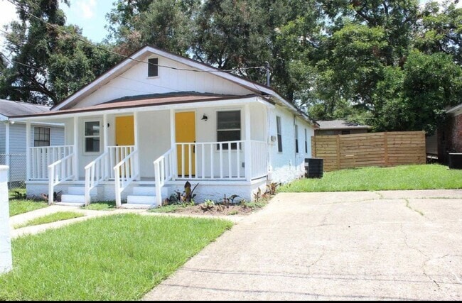 Building Photo - 2141 Poppy St Rental