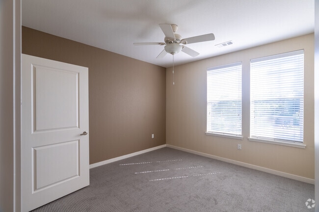 1BR, 1 BA - 810SF - Residence at University Hills