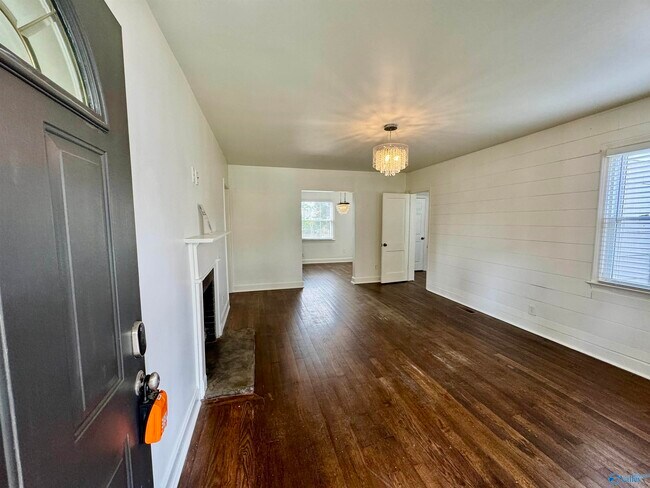 Photo - 1906 Vanderbilt Cir SW