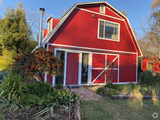 Building Photo - 3333 Hamblen Ct Unit Lower  Barn Rental