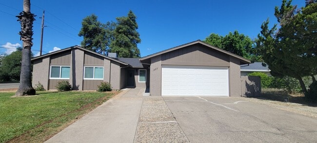 Building Photo - Newly Updated 3 Bdrm 2 Bath House Near Schools and Shopping, Corner of Shasta Pines and Mistletoe