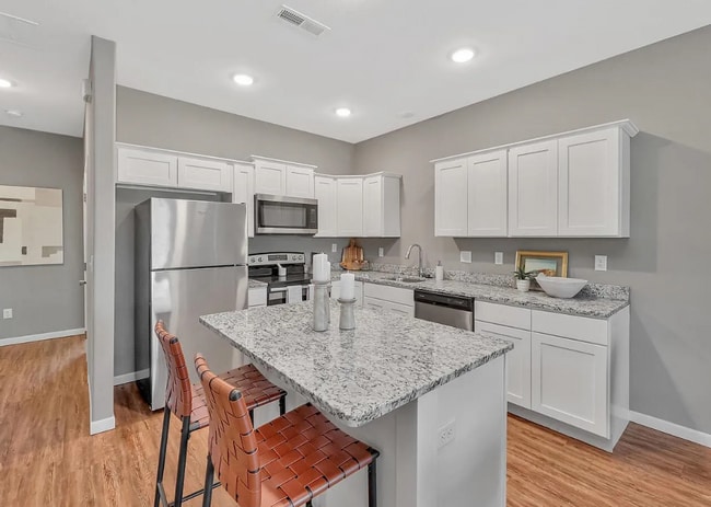 Photo - 2019 W 13th St N