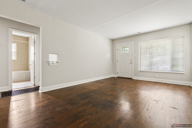 Photo - 541 Sheridan Dr