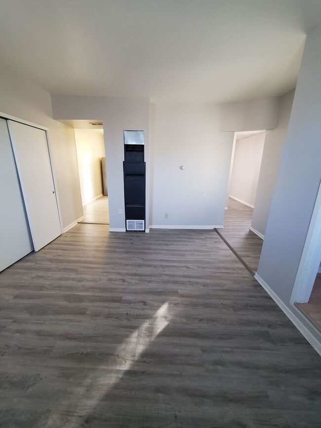 Building Photo - 2467 S Burrell St 6 unit