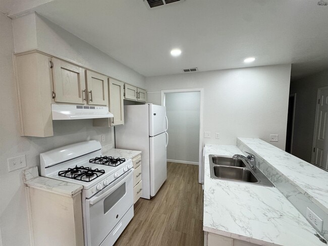 Photo - 4505 Mistletoe Dr